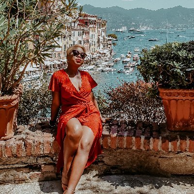 Travel & fashion journalist based in Italy sharing travel guides and advice, global fashion stories, pop culture, self-employment & remote working tips