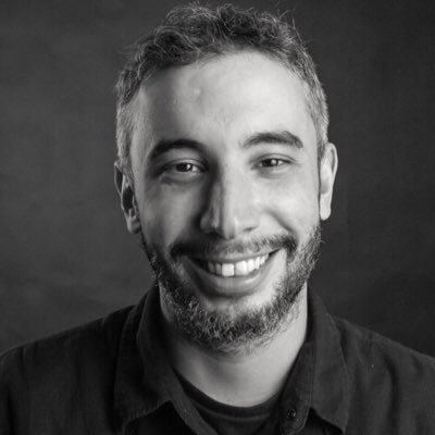Pesquisador de absurdos, caçador de ironias e cronista do inacreditável. Aqui, o sarcasmo é lei, o deboche é método e o humor é (quase) sempre afiado.