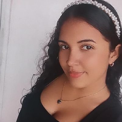 LexitAlexa's profile picture. Persona que necesita un baño espiritual urgente, la sal es su manto.

Posdata como si fuera carta: no soy cantante, solo me dicen así.