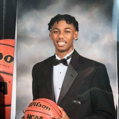 Love the game 🦍💜6’9 4 star ⭐️ guard. • insta sam_thedemigod