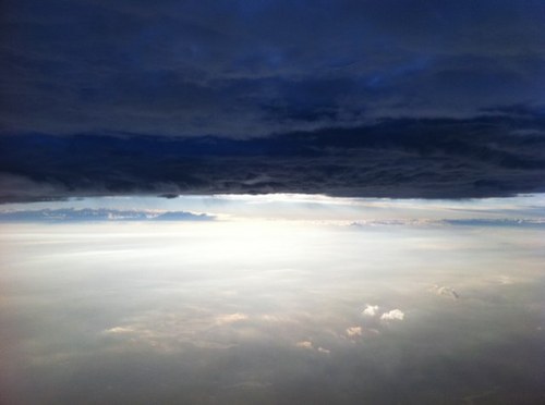 Entre nubes ---- ☁️✈️☁️ ---- Cloud chaser