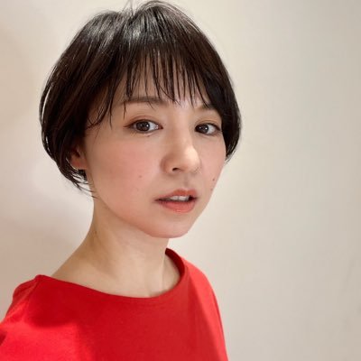 再び学生。Twitter劇団ツイゲキ看板女優。サロモ歴20年、マイケル歴30年、太極拳5年。山形県出身、武蔵美油絵科卒、フレキシタリアン。ブルテリアとマウンテンゴートと李連杰とボードゲームとWarcraftと美術と音楽と野菜と甘いものが好き。肉と酒と煙草とブラとサプライズが苦手。