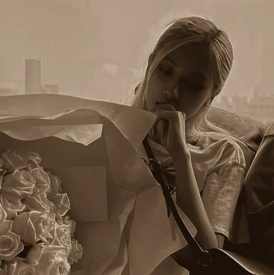 ROSESin_PARIS's profile picture. مولتی بدبختی که در انظار کامبک فدا شده🪄