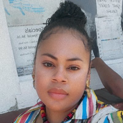🌬️⛈️🦋 👩🏽💻 👩🏽🎨. I used to be a Queen you know, on an island by the sea with Rainbow Colored People, happy as can be✨