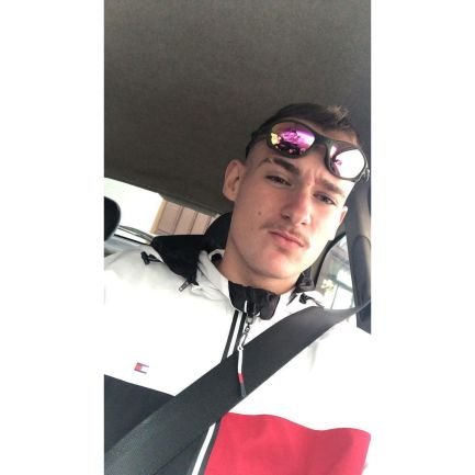 _Ivan1227's profile picture. 🔥|: 19y
🔥|: Gêmeos ♊
🔥|: Cunha Porã/SC