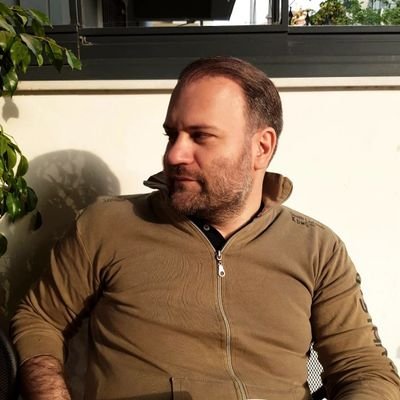 PhD candidate, author of some articles, book chapters and other unrewarding academic and non-academic stuff.