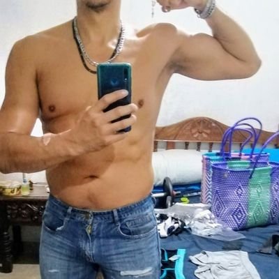 ey nunca desistas del ayer, la vida sigue hoy en ti, y tú hacés el mañana....