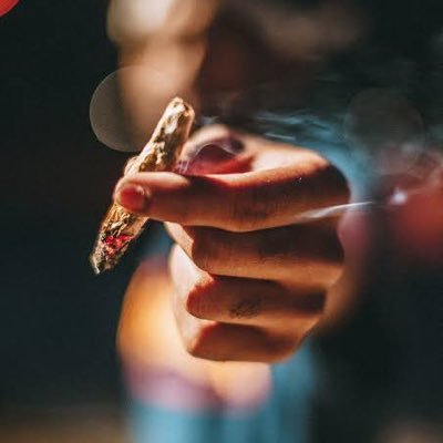 Vhoni9's profile picture. I’m here.