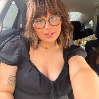 hanleighhh's profile picture. she / her