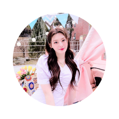 2OO3 : the fourth petals of the group called STAYC. One of the loudest yet cute that makes everyone from any universe would fall for her, called Yoon Se-Eun.