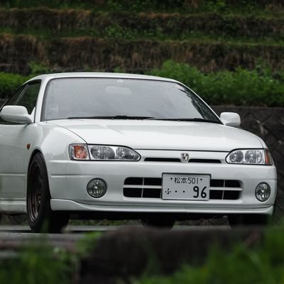 車とバイクに乗りギターを弾いて写真を撮っている。SUPER GT好き 38号車・19号車/4号車・2号車