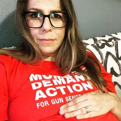 madre, voluntaria con @MomsDemand, she/her/ella