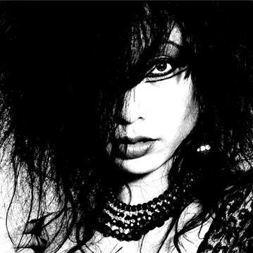 Mono_Makhos's profile picture. Not so young but so cold 🕸 - Je préfère quand ça tape sur des tuyaux en râlant sur la société 🛠 - Rave to the grave 🎭