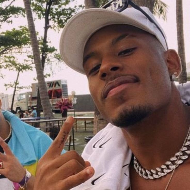 ARA01VTR's profile picture. ⠀⠀⠀⠀⠀⠀⠀⠀⠀⠀bitches coɱe ɑƞɗ https://t.co/4QqVqkGjaW