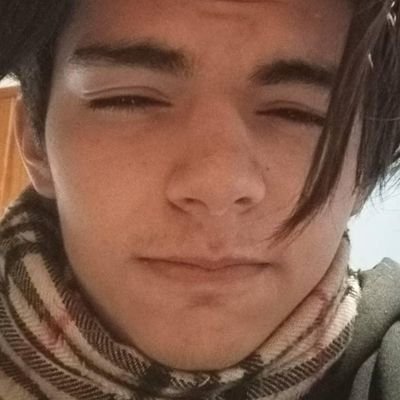 CyranitoO's profile picture. Los voy a matar a todos. m gustan los abrazos.                                                                          Te llevo para que me lleves ouoou💛🏜️🌻