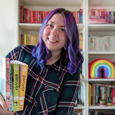 Bookworm, school librarian, theatre lover & passionate about queer media ✨ Co-host of @learnaboutpod & writer of @rainbowlitproj 📚 🏴󠁧󠁢󠁷󠁬󠁳󠁿 (she/they)