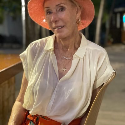 JanetSt760760's profile picture. MakeDust