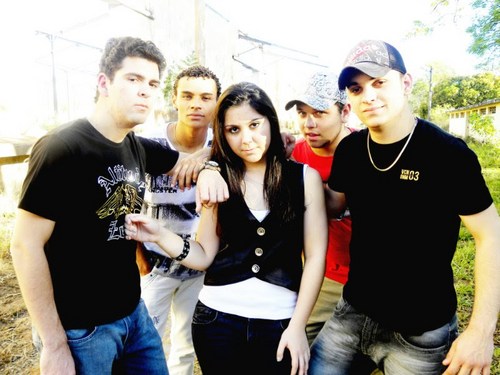 ( vocal ) @stephanievidal - ( bateria) @renankarioca -  (baixo) @vih_reis  (guitarra) @lucaaspaaim - (guitarrista)  @carlosroberto_