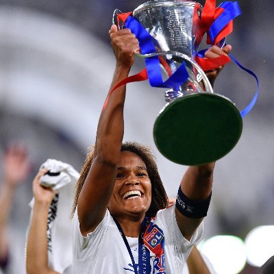 Football player at @OL & @equipedefrance • 8x🏆 @UWCL 15x🥇@D1Arkema 9x🇫🇷 @CoupeDeFrance • #WR3 #MonÉtoile 🌟