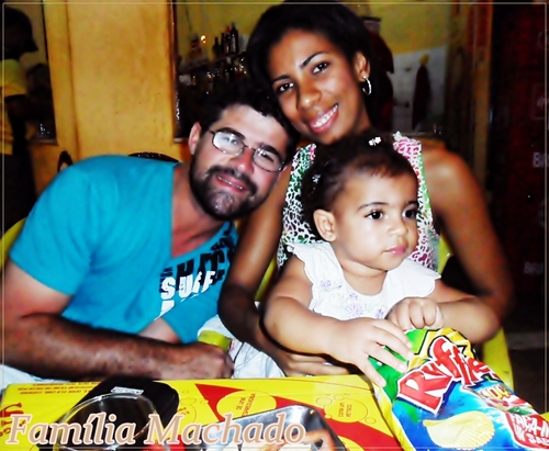 Menina, mulher, Mãe! Apaixonada pela vida, pela minha família, pelos meus amigos, e pela melhor parte de mim Bianca Machado!! Minha eterna princesinha =D