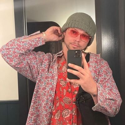This is an ashton comfort acc♡ turn notifications on!!
she/her