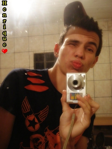 -   Hooje eu tô que tô se Chamar eu vou te dar Amor só não prometo Exclusividade