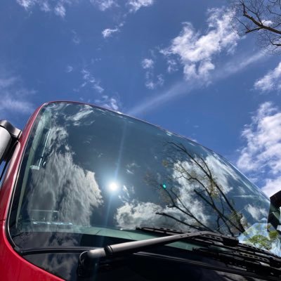 小学校教諭として13年勤務し、夢だったバス運転士に転職、路線バス会社を経て現在は関東の某貸切バス会社に勤務しています。 変態洗車倶楽部員、ふそう好き。第一種小学校教員免許、中学校教員免許(英語)、高等学校教員免許(英語)、大型二種免許、運行管理者(旅客)、危険物乙種四類、 第一種衛生管理者所持。