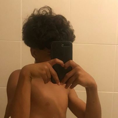 a este perfil le gusta @rauwalejandro solo sigueme