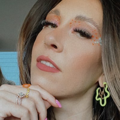 nikkleii's profile picture. i’m not having a good time. aquarius 🥂 she/her. #crohnie.