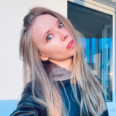 anna_in_awe's profile picture. ▪️was a linguist/teacher  ▪️is an IT student