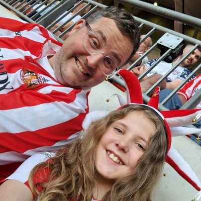 Family man who worships in the church of football. Sunderland and Eastleigh. #FinsUp