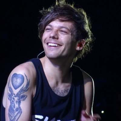 Tank top Louis is our religion. We need Louis to wear a tank top again, help us spread the word. Sign the petition here: https://t.co/bFK1xIpiUz ◟̽◞̽