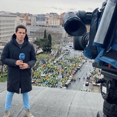 Periodista en @rtve. Antes madrugaba y ahora me levanto a las 7am. Hablo y escribo después del café. Coordinador en @MananerosTVE