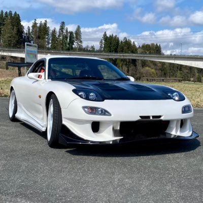 山形で雨宮仕様なFD乗ってます✌️ RX-7 FD3S 4型→RX-7 FD3S 4型(2020.4.12)4型から4型に車変えました！ エンジンはライトチューンで外装は雨宮仕様目指してます！！ 通勤車でDIATONEサウンドなISTも乗ってます👍