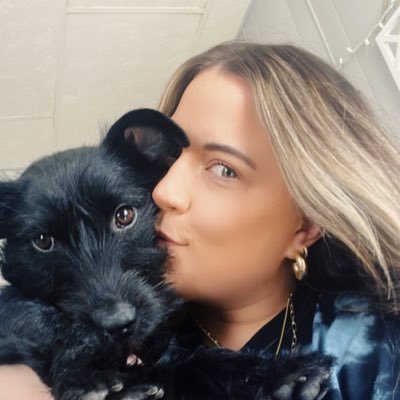 EmDee327's profile picture. 