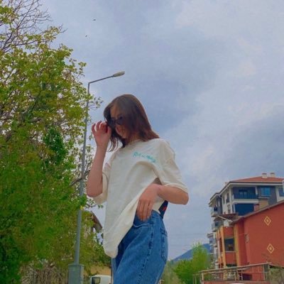 zzeynpw_l's profile picture. 