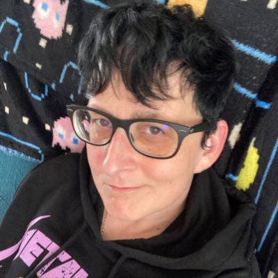 melspace42's profile picture. Schrijver, Trekkie, Spartaan, Kat Persoon, Rotterdammer, Muizenmoeder, Linkse Droeftoeter. Ne*k de norm.