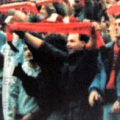 Ho fatto molti km, ho superato molti ostacoli, con il diavolo in fondo al cuor...
Profilo monotematico 🔴⚫️
Sempre e solo per la MAGLIA.
foto Samp-MILAN 1986-87