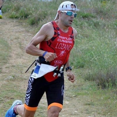 Soy un tío agradecido pero no me toques lo mío que muerdo. Familia,deporte y trabajo, en ese orden. 👪🏊🚴🏃💙👮