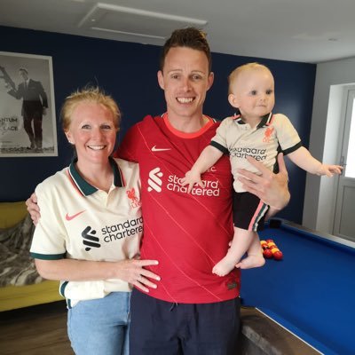 Football fan & LFC supporter. Love a nice football shirt.