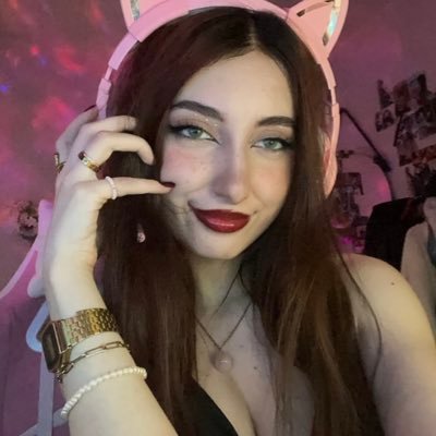 a veces soy maja y eso, estoy por empezar en twitch:) para mas stalk a mi ig: valbf24