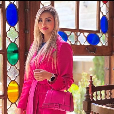 elisavazirpoor's profile picture. 