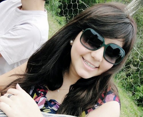 ” Sorriso é a manifestação dos lábios quando os olhos encontram o que o coração procura. “ Adriana Falcão
