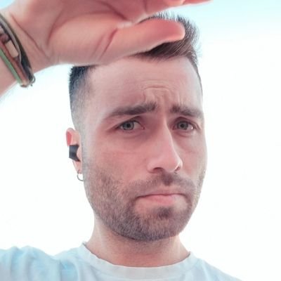 Part time astronot. Damızlık pegasus yetiştiricisi. Eğlenmeye meyilli.