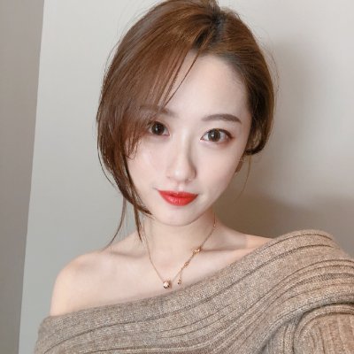 人生的高度,不是你看清了多少事,而是你看轻了多少事。心灵的宽度,不是你认识了多少人,而是你包容了多少人。做人如山,望万物,而容万物。做人似水,能进退,而知进退。