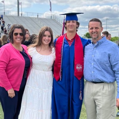 AngelaRyanzoo's profile picture. Mom, wife, daughter, friend, 🐱 🐶 Mom.  Livin’ the dream.