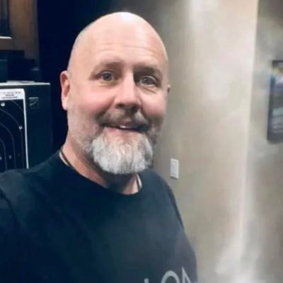 I’m a happy man, I love my family so much I’m divorced and I have one lovely daughter 🌹🥰🥰 originally from Germany 🇩🇪