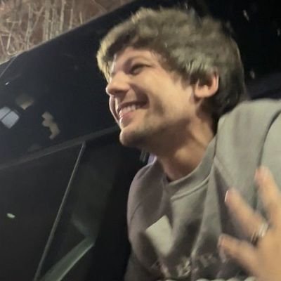 louis es el único hombre que puede decir ' ella me ama con todo su corazón '