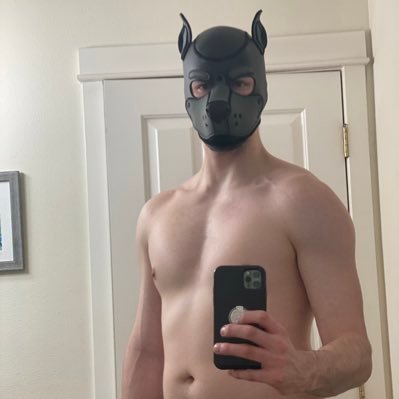 6’8 | 28 y/o | size 15 🦶| Vers-Top | Bodybuilding and Kink 💪 Latex, Rubber, Workgear/Uniforms, and more