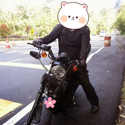 izzadismyname's profile picture. 35yo. 183cm. tak hensem. chubby/dadbod. TGG/KUL
50-50 cats n haram ratio. 
single. not searching for anything.